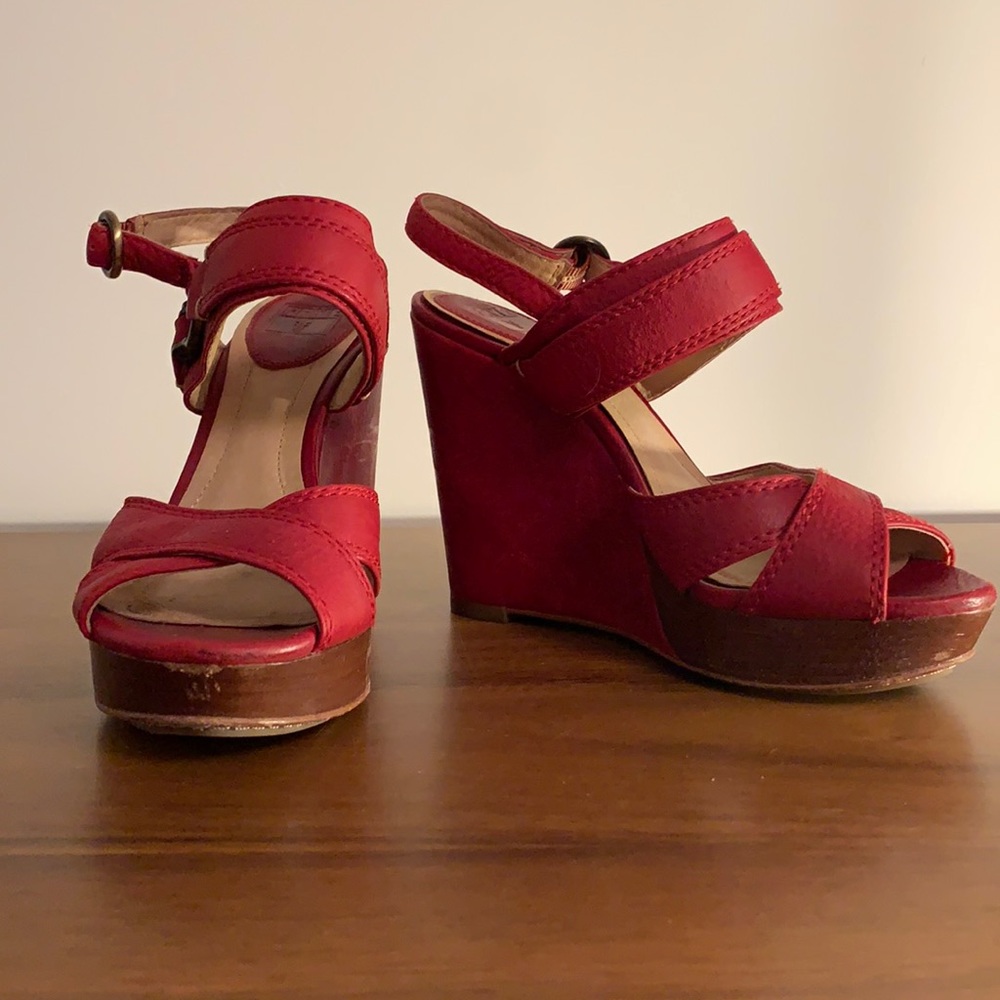 Frye Alexa Criss Cross / Red / Size 7M
